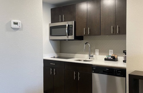 Downtown Indianapolis Hotel | Homewood Suites by Hilton Indianapolis Downtown IUPUI
