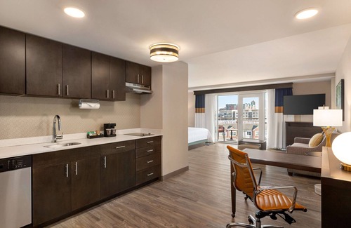 Downtown Indianapolis Hotel | Homewood Suites by Hilton Indianapolis Downtown IUPUI