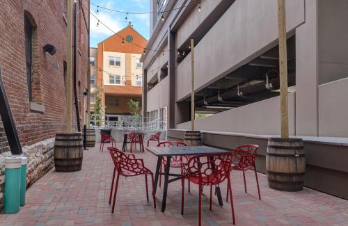 Downtown Indianapolis Hotel | Homewood Suites by Hilton Indianapolis Downtown IUPUI