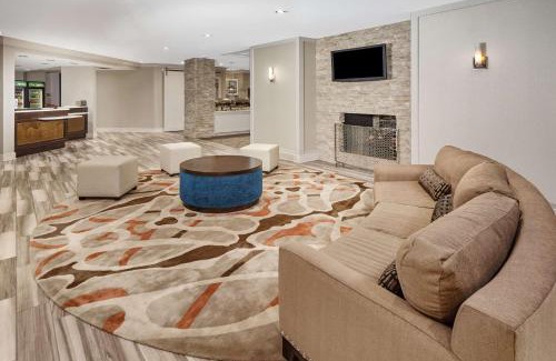 Indianapolis Hotel | Homewood Suites by Hilton Indianapolis At The Crossing