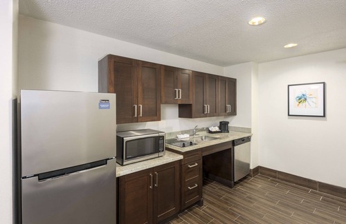Ludlam Hotel | Homewood Suites by Hilton Miami-Airport/Blue Lagoon