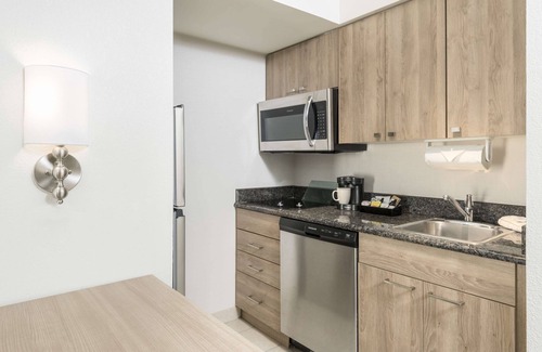 Ludlam Hotel | Homewood Suites by Hilton Miami-Airport/Blue Lagoon