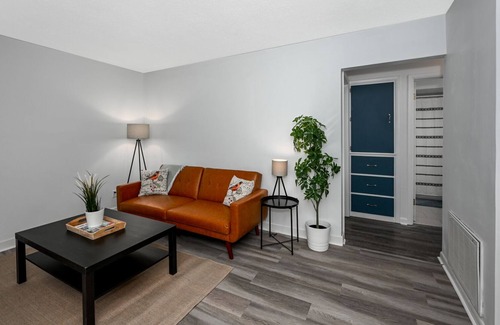 Cuyahoga Falls Apartamento | Homey 2bd Perfect for Traveling Professionals!