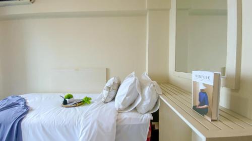 Kayu Putih Apartamento | Homey and Best Place Studio Tifolia Apartment By Travelio
