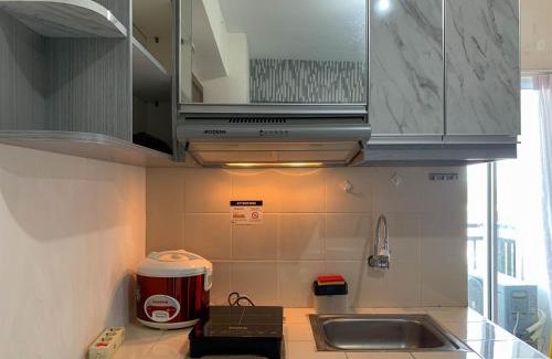Depok Apartamento | Homey and Comfortable 1BR at Cinere Resort Apartment By Travelio