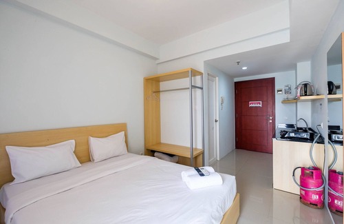 Karawang Apartamento | Homey and Comfy Studio Tamansari Mahogany Apartment