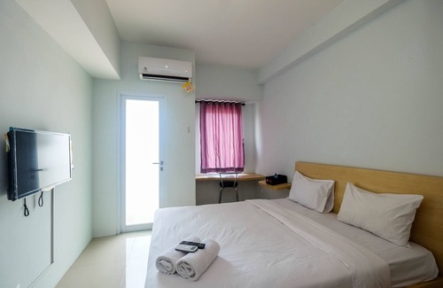 Karawang Apartamento | Homey and Comfy Studio Tamansari Mahogany Apartment