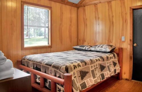 Bloomington Casa | Homey Cabin in Bloomington with Views