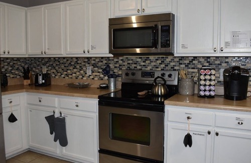 Hubert Casa | Homey, Cozy and Cheerful House