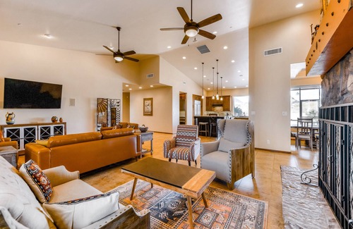 Oro Valley Casa | Homey, desert gem with private pool & Spa with amazing views!
