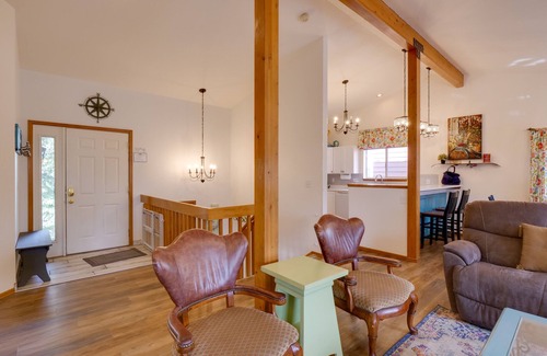 Frisco Casa | Homey Dog-Friendly Retreat w/ Deck in Dtwn Frisco!