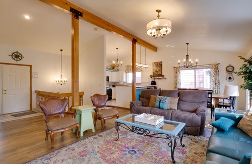 Frisco Casa | Homey Dog-Friendly Retreat w/ Deck in Dtwn Frisco!