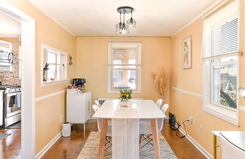 Violetville Casa | Homey Haven Baltimore - near airport, hospitals & downtown