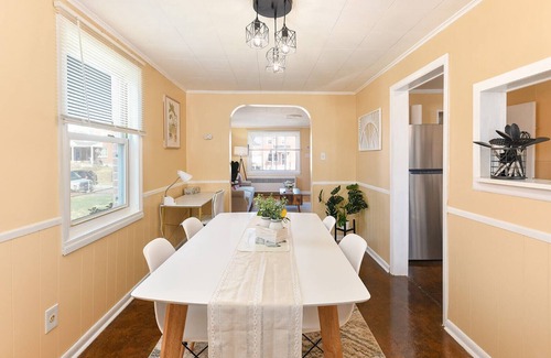Violetville Casa | Homey Haven Baltimore - near airport, hospitals & downtown