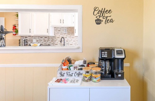 Violetville Casa | Homey Haven Baltimore - near airport, hospitals & downtown