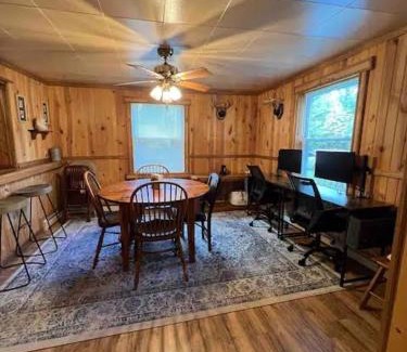 Roscommon County Casa | Homey Houghton Haven
