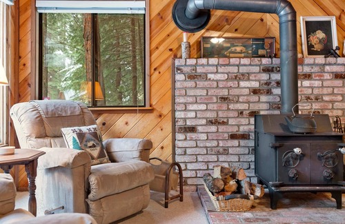 Tahoe National Forest Cabina | Cozy Winter Cabin Retreat, Near Ski Resorts