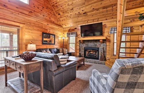 Sevierville Casa | Homey Sevierville Cabin with Deck Near Pigeon Forge!