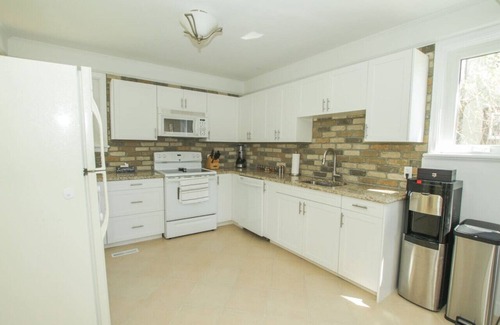 Cornwall Casa | Homey Single Family on Old Orchard