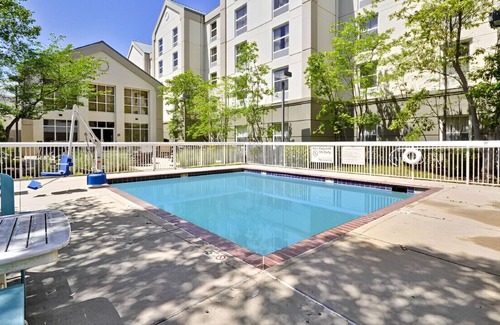 White Station Casa | Homey & Spacious Rm for Families! W/ Pool, Gym