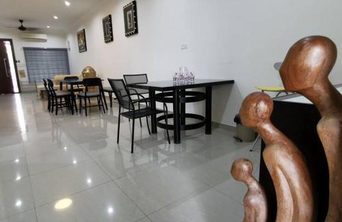 Miri Casa | Homezstay Permyjaya Miri