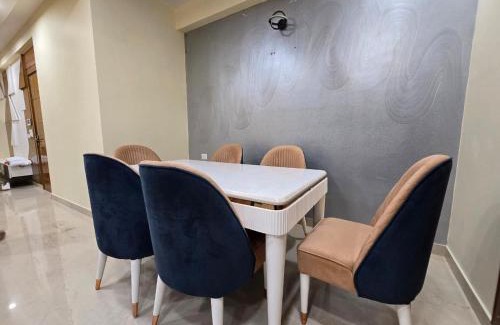 Vaishali Apartamento | Homlee-4BHK Large Apt Near Vaishali Metro