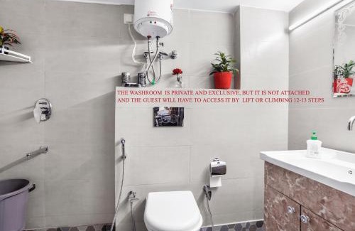 Saket Apartamento | Homlee-Basement Flat with kitchen in Saket, South Delhi