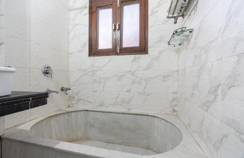 New Friends Colony Apartamento | Homlee-Green Luxury 3BHK-South DEL-NFC-Fortis Hospital
