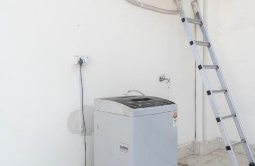 Dariyaganj Apartamento | Homlee-Value 1 BR-Central Delhi-terrace-view-lift