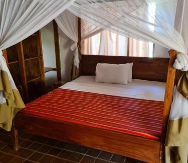 Moshi Hotel | Honey Badger Lodge