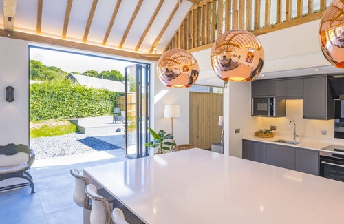 Tring Casa | Honey Barn - Stunning 4-Bed Rural Paradise