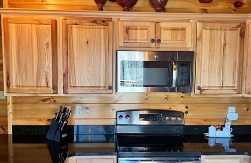 Gatlinburg Chalet De Esquí | Honey Bee Hideaway, nestled in the woods!