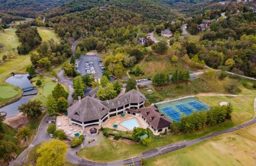 Branson West Casa | Honey Bee Inn with Communal Amenities & More