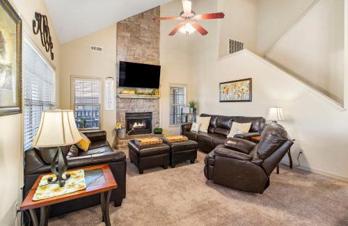 Branson West Casa | Honey Bee Inn with Communal Amenities & More