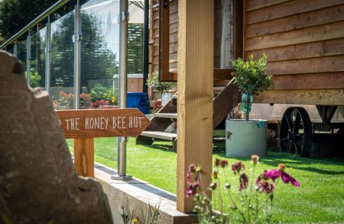 Hawkshead Casa | Honey Bee Shepherd's Hut - with Woodfired Hot Tub