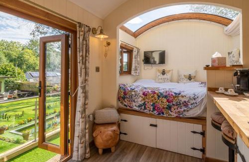 Hawkshead Casa | Honey Bee Shepherd's Hut - with Woodfired Hot Tub