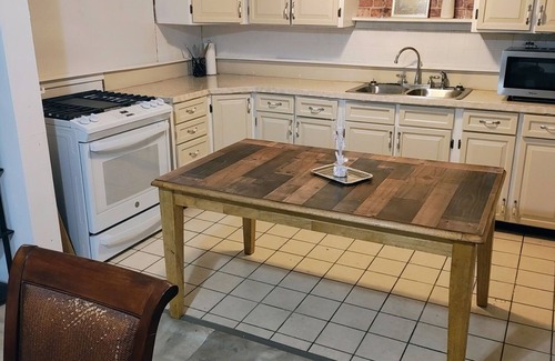 Albany Casa | Honey Comb Hideout 3Br. House Albany