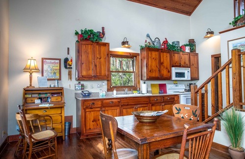 Fredericksburg Cabaña | Cottage de Honey Creek | Excelente cubierta