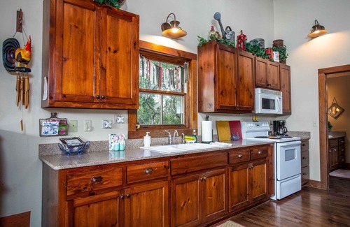Fredericksburg Cabaña | Cottage de Honey Creek | Excelente cubierta