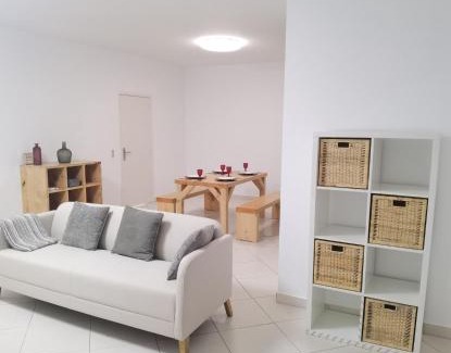 Santo da Serra Casa | Honey Factory House