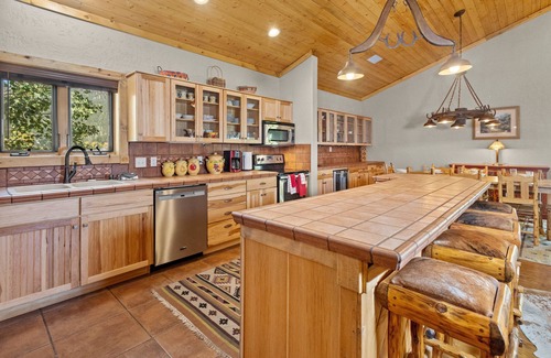 Red River Apartamento | "Honey Haven on Main" Luxury Loft-Sleeps 8-In Town-Pet Friendly