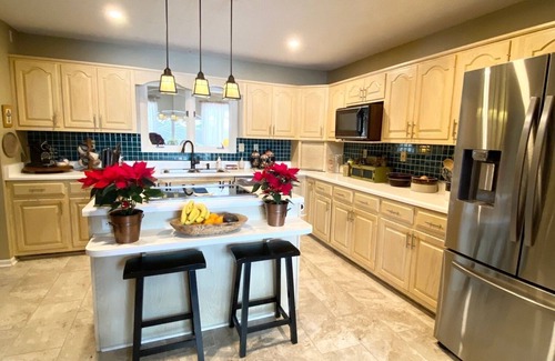 Tryon Casa | Honeybee Acres - 4 miles to TIEC