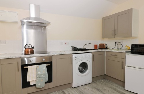 Winestead Cabaña | HONEYBEE COTTAGE, pet friendly, with a garden in Withernsea