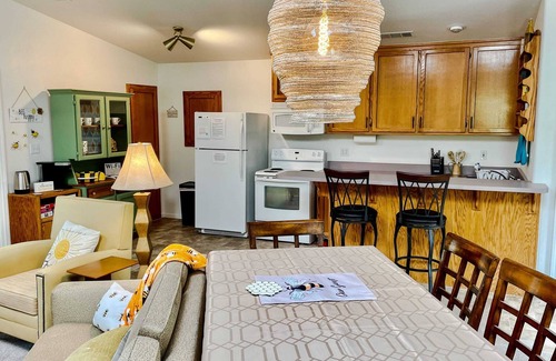 North Fork Apartamento | Honeybee Hive/HOT TUB/BBQ/8 minutes to Bass Lake/Sleeps up to 6
