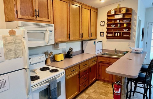 North Fork Apartamento | Honeybee Hive/HOT TUB/BBQ/8 minutes to Bass Lake/Sleeps up to 6