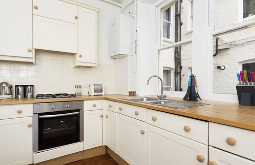 West Hampstead Apartamento | Una cómoda propiedad de 2 dormitorios con acceso a un impresionante jardín comunitario (Veeve)