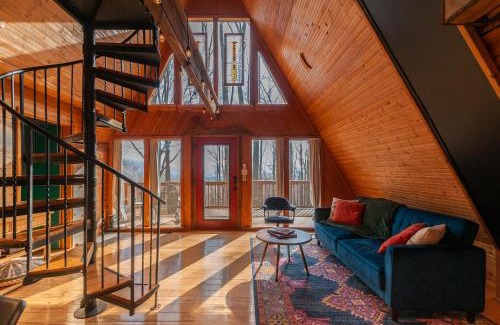 Fairview Casa | Honeycomb Hideaway by AvantStay Rustic Retreat