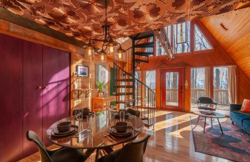 Fairview Casa | Honeycomb Hideaway by AvantStay Rustic Retreat