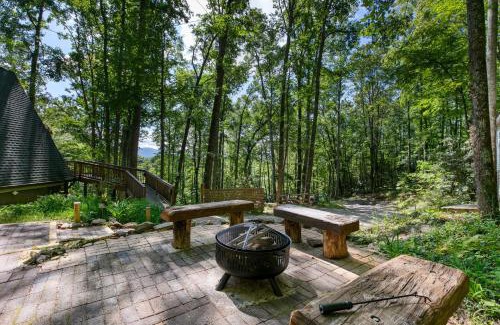 Fairview Casa | Honeycomb Hideaway by AvantStay Rustic Retreat