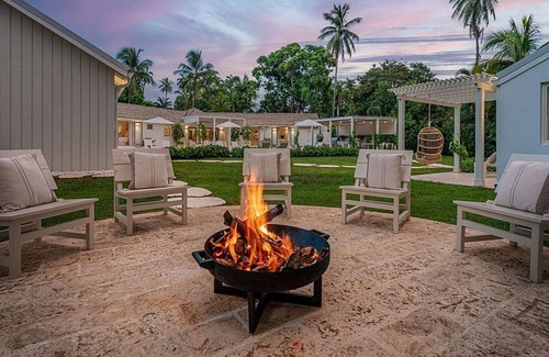 Merlin Bay Villa | Honeycomb House by Fantasia Villas
